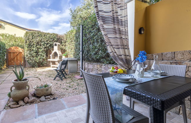 Apartamento de 2 quartos em Badesi com piscina e jardim - Foto 4