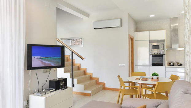 2 bedroom House in San Bartolomé de Tirajana with private pool and garden - Photo 5
