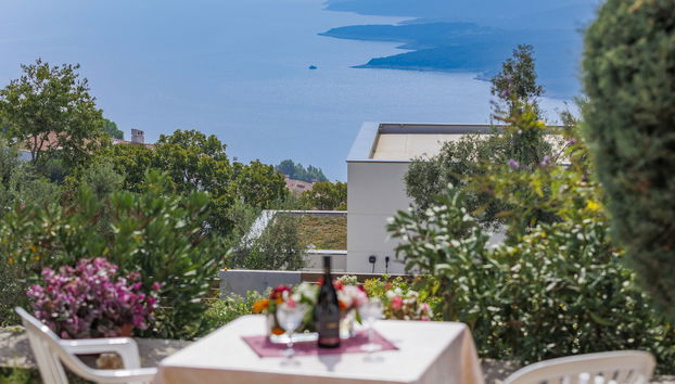 Apartamento de 2 quartos em Labin com jardim e terraço - Foto 2