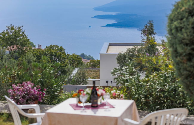 Apartamento de 2 quartos em Labin com jardim e terraço - Foto 2