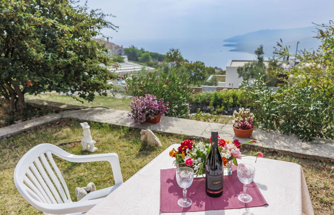 Apartamento de 2 quartos em Labin com jardim e terraço - Foto 8