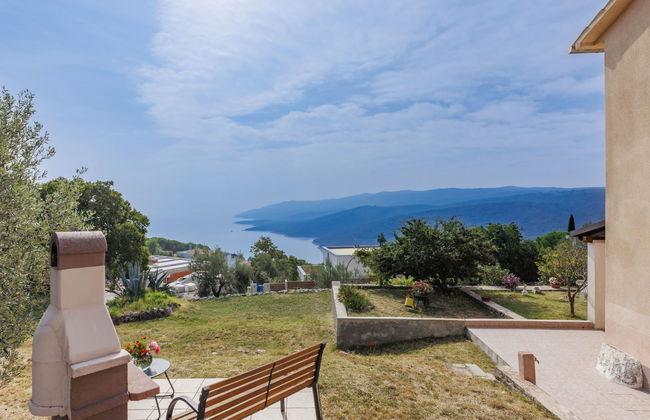 Apartamento de 2 quartos em Labin com jardim e terraço - Foto 7