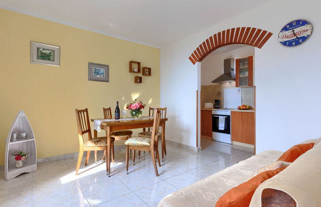 Apartamento de 2 quartos em Labin com jardim e terraço - Foto 18