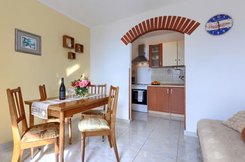 Photo 14 - 1 bedroom Apartment in Labin with garden and terrace