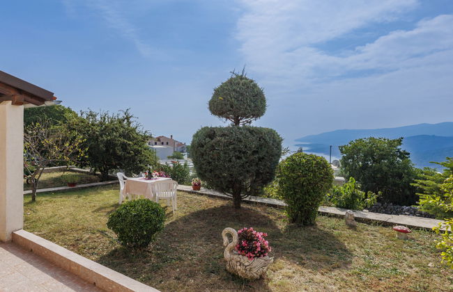 Apartamento de 2 quartos em Labin com jardim e terraço - Foto 3
