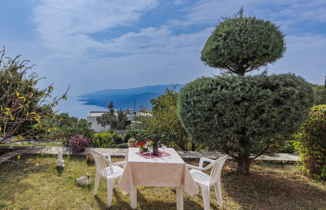 Apartamento de 2 quartos em Labin com jardim e terraço - Foto 1