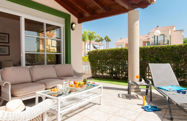 4 bedroom House in San Bartolomé de Tirajana with swimming pool and garden - Photo 2