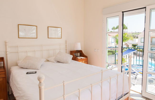 4 bedroom House in San Bartolomé de Tirajana with swimming pool and garden - Photo 4