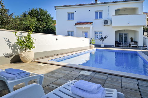 Photo 30 - Maison de 6 chambres à Crikvenica avec piscine privée et jardin