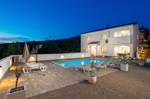 Photo 14 - Maison de 4 chambres à Crikvenica avec piscine privée et terrasse