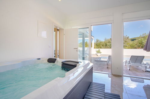 Photo 33 - Maison de 6 chambres à Crikvenica avec piscine privée et jardin