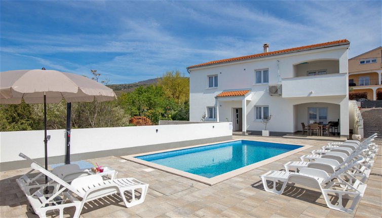 Foto 1 - Casa con 4 camere da letto a Crikvenica con piscina privata e terrazza