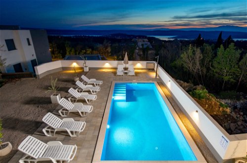 Foto 15 - Casa con 4 camere da letto a Crikvenica con piscina privata e terrazza