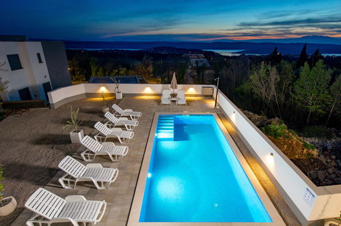 Foto 16 - Casa de 4 quartos em Crikvenica com piscina privada e terraço