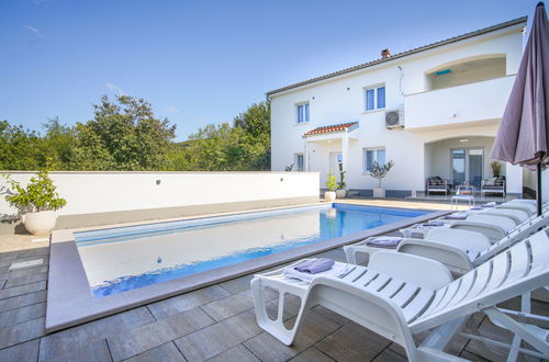 Photo 8 - Maison de 6 chambres à Crikvenica avec piscine privée et jardin