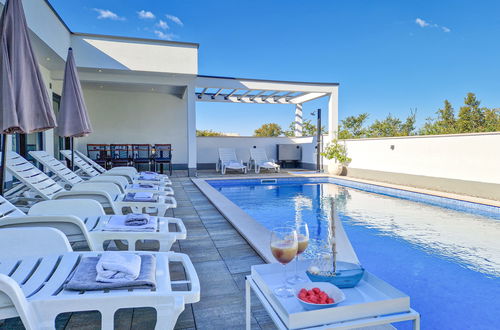 Photo 37 - Maison de 6 chambres à Crikvenica avec piscine privée et jardin
