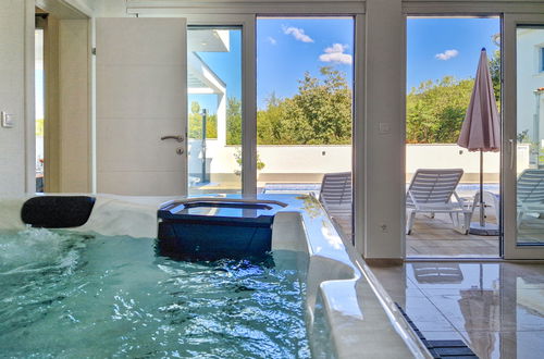 Photo 2 - 6 bedroom House in Crikvenica with private pool and garden