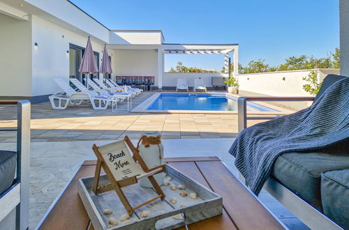 Photo 31 - Maison de 6 chambres à Crikvenica avec piscine privée et jardin