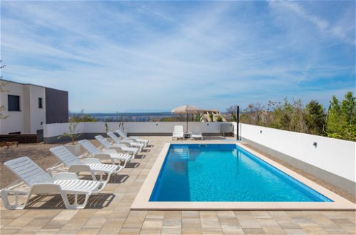 Photo 2 - Maison de 4 chambres à Crikvenica avec piscine privée et terrasse