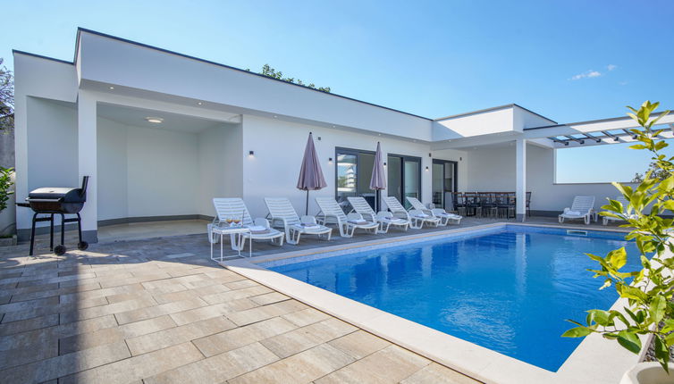 Photo 1 - 6 bedroom House in Crikvenica with private pool and garden