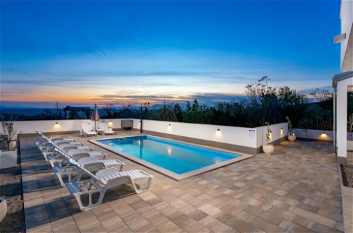 Foto 13 - Casa de 4 habitaciones en Crikvenica con piscina privada y terraza