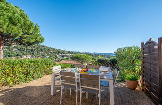 Foto 3 - Apartamento de 2 habitaciones en Cavalaire-sur-Mer con piscina y vistas al mar