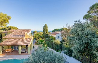 Foto 1 - Casa de 4 habitaciones en Roquebrune-sur-Argens con piscina privada y vistas al mar