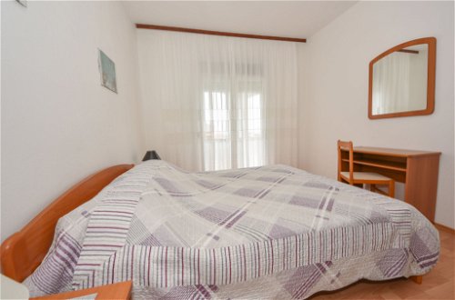 Foto 14 - Appartamento con 2 camere da letto a Vir con piscina e vista mare