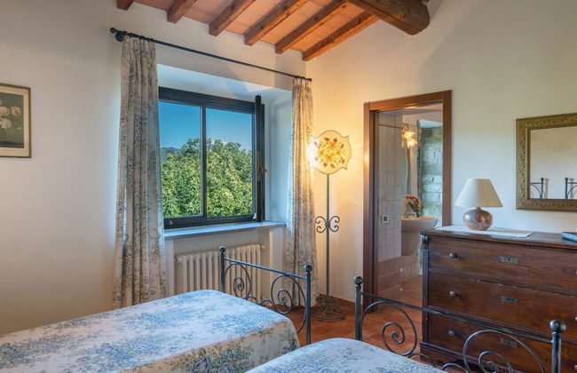 8 bedroom House in Vicchio with private pool and garden - Photo 25