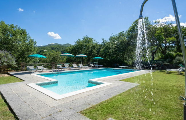 8 bedroom House in Vicchio with private pool and garden - Photo 2