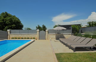 Photo 2 - Maison de 3 chambres à Višnjan avec piscine privée et vues à la mer