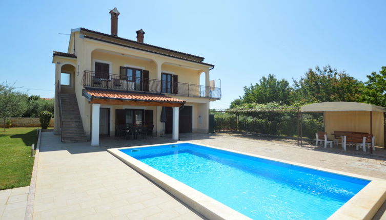 Photo 1 - Maison de 3 chambres à Višnjan avec piscine privée et vues à la mer