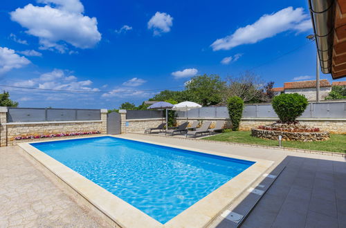 Foto 2 - Casa de 3 quartos em Višnjan com piscina privada e jardim