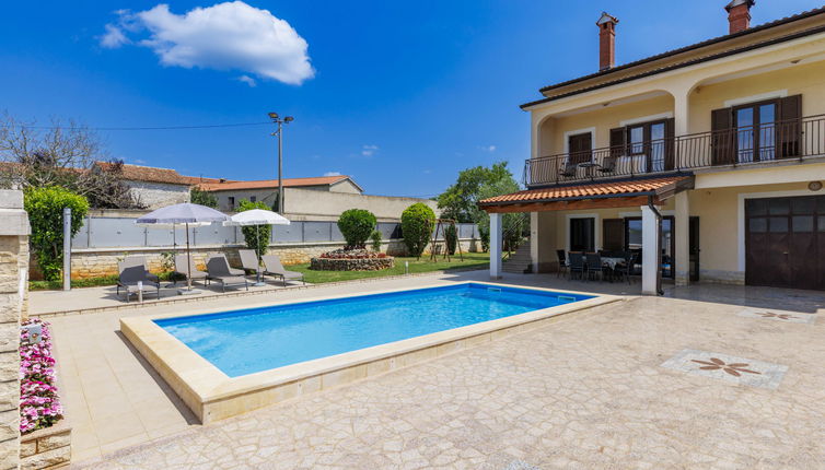 Photo 1 - Maison de 3 chambres à Višnjan avec piscine privée et jardin