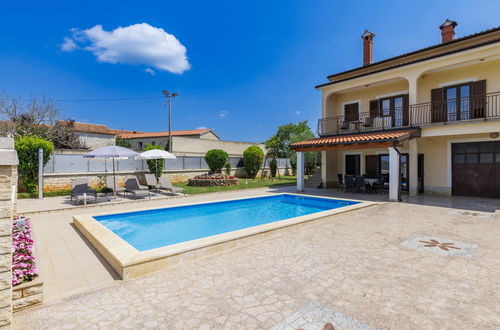 Foto 1 - Casa de 3 quartos em Višnjan com piscina privada e jardim