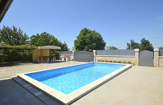 Foto 2 - Casa con 3 camere da letto a Višnjan con piscina privata e giardino