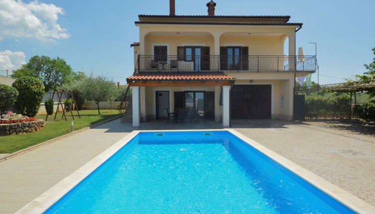 Photo 1 - Maison de 3 chambres à Višnjan avec piscine privée et jardin