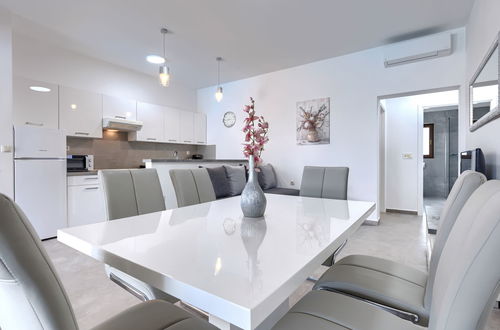Foto 10 - Casa de 3 quartos em Višnjan com piscina privada e jardim