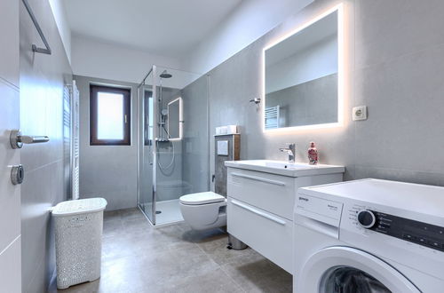 Foto 17 - Casa de 3 quartos em Višnjan com piscina privada e jardim