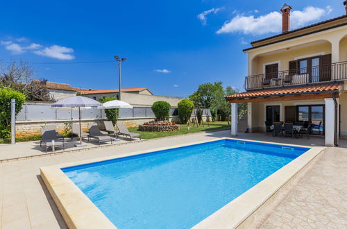 Foto 42 - Casa de 3 quartos em Višnjan com piscina privada e jardim
