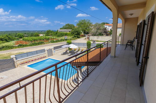 Foto 44 - Casa de 3 quartos em Višnjan com piscina privada e jardim