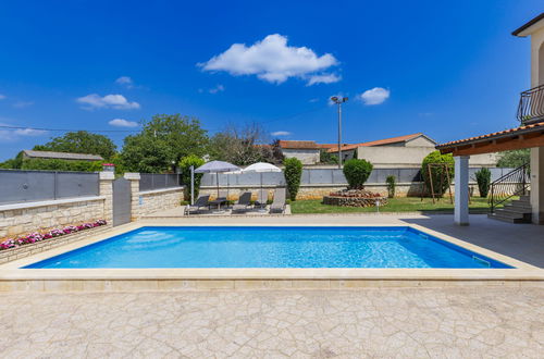 Foto 8 - Casa de 3 quartos em Višnjan com piscina privada e jardim