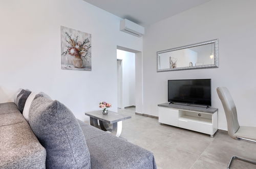 Foto 11 - Casa de 3 quartos em Višnjan com piscina privada e jardim