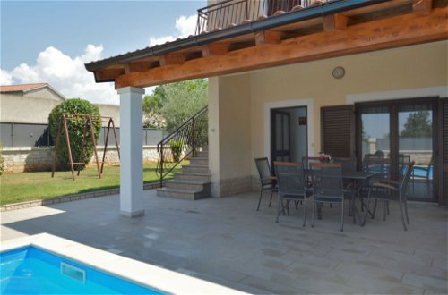 Foto 5 - Casa con 3 camere da letto a Višnjan con piscina privata e vista mare