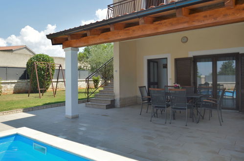 Foto 19 - Casa con 3 camere da letto a Višnjan con piscina privata e giardino