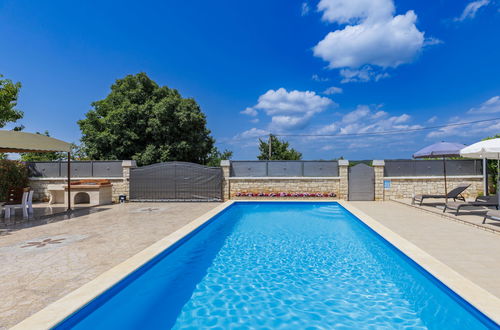 Foto 19 - Casa de 3 quartos em Višnjan com piscina privada e jardim