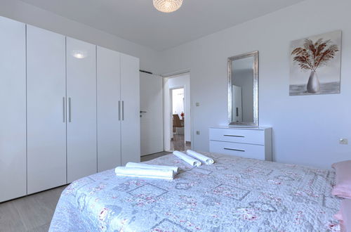 Foto 37 - Casa de 3 quartos em Višnjan com piscina privada e jardim