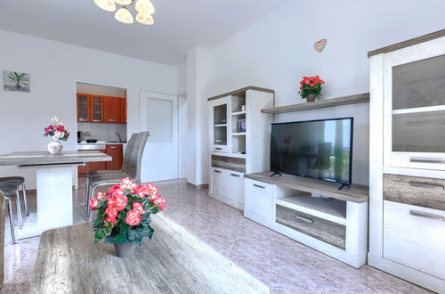 Foto 21 - Casa de 3 quartos em Višnjan com piscina privada e jardim
