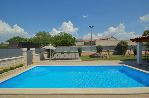 Foto 2 - Casa de 3 quartos em Višnjan com piscina privada e jardim