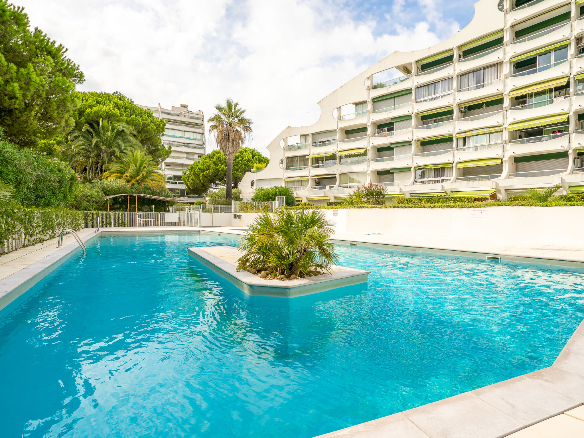 Foto 1 - Appartamento a La Grande-Motte con piscina e vista mare